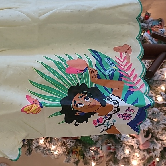 Encanto Disney Top - Picture 2 of 5